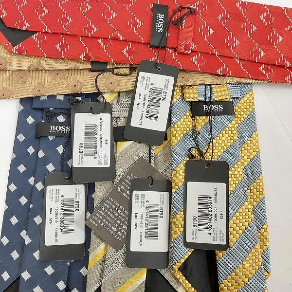 実際に弊社で買取させて頂いたHUGO BOSS/ヒューゴ ボス 斜めストライプ/スクエア柄 ネクタイ おまとめ6点の画像 4枚目