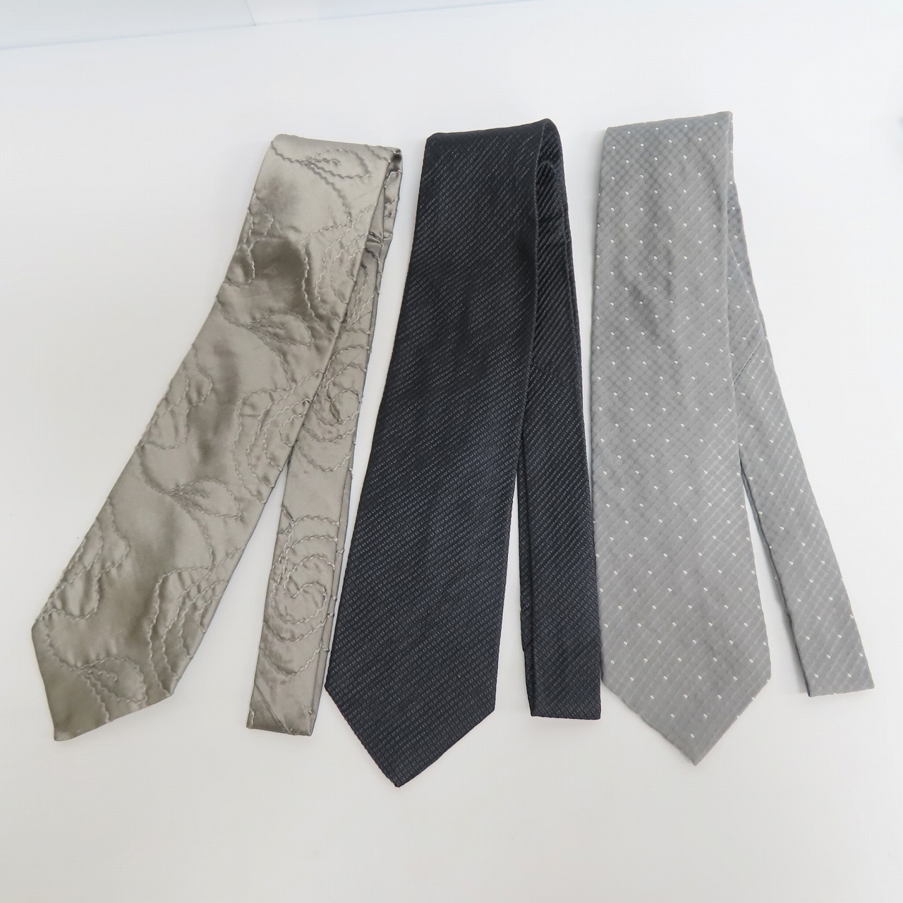 実際に弊社で買取させて頂いた【おまとめ10点】HUGO BOSS/ヒューゴボス  チェック/花柄 等 ネクタイの画像 1枚目