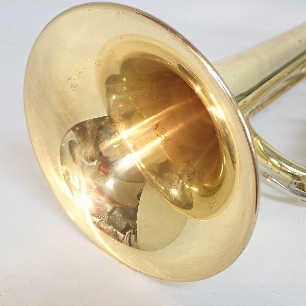 実際に弊社で買取させて頂いた【難有り】YAMAHA/ヤマハ YTR-233/YTR233 トランペット ゴールド ハードケース付きの画像 2枚目