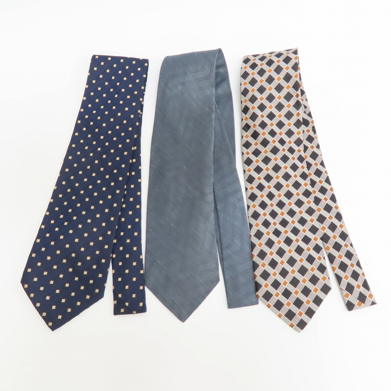 実際に弊社で買取させて頂いた【おまとめ10点】HUGO BOSS/ヒューゴボス  チェック/花柄 等 ネクタイの画像 2枚目