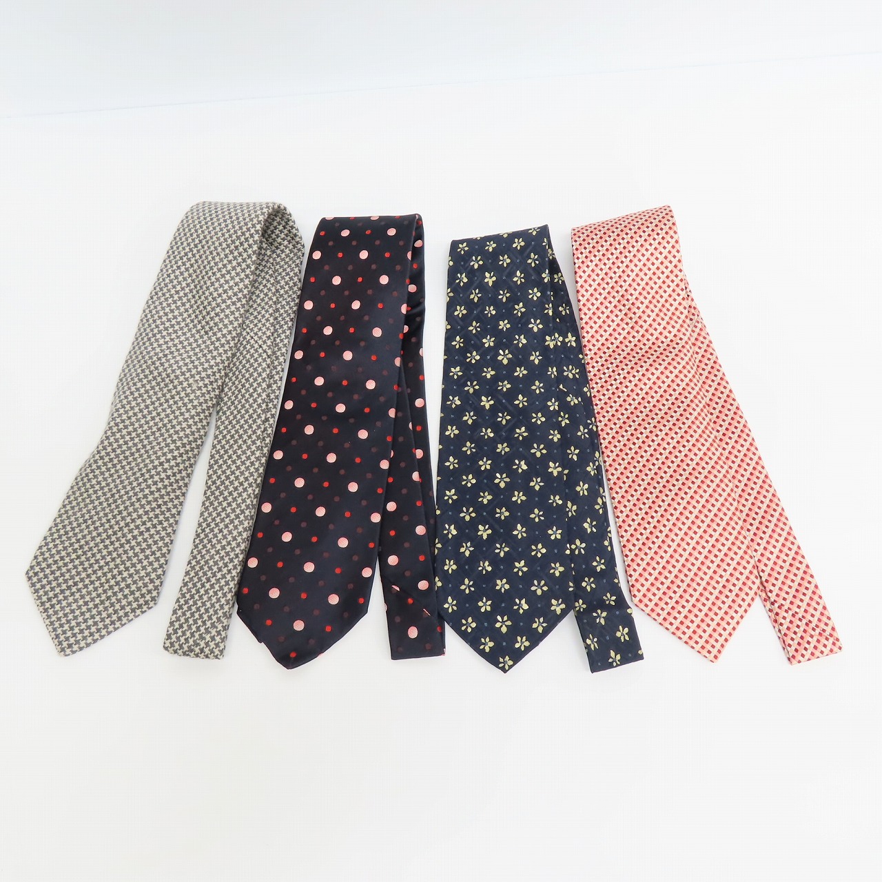 実際に弊社で買取させて頂いた【おまとめ10点】HUGO BOSS/ヒューゴボス  チェック/花柄 等 ネクタイの画像 3枚目