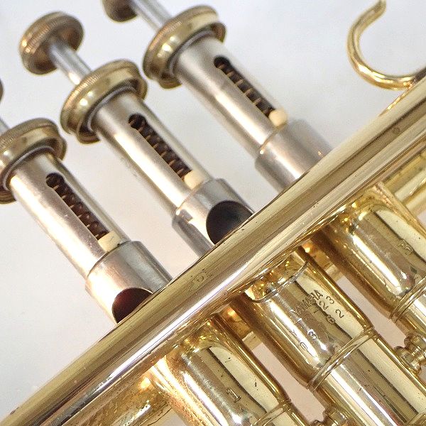 実際に弊社で買取させて頂いた【難有り】YAMAHA/ヤマハ YTR-233/YTR233 トランペット ゴールド ハードケース付きの画像 4枚目