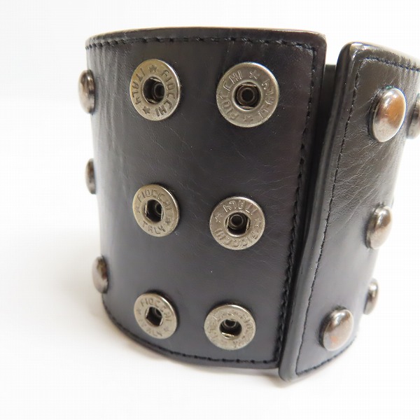 実際に弊社で買取させて頂いたGIVENCHY ジバンシィ スター スタッズ レザー ブレスレット の画像 5枚目