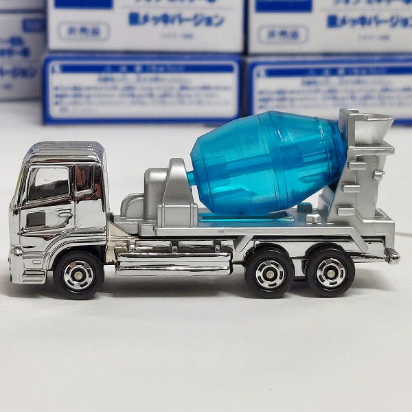実際に弊社で買取させて頂いた【おまとめ36点】TOMICA/トミカ トミカ博 日産 ディーゼル クオン ミキサー車 銀メッキバージョン/非売品の画像 3枚目