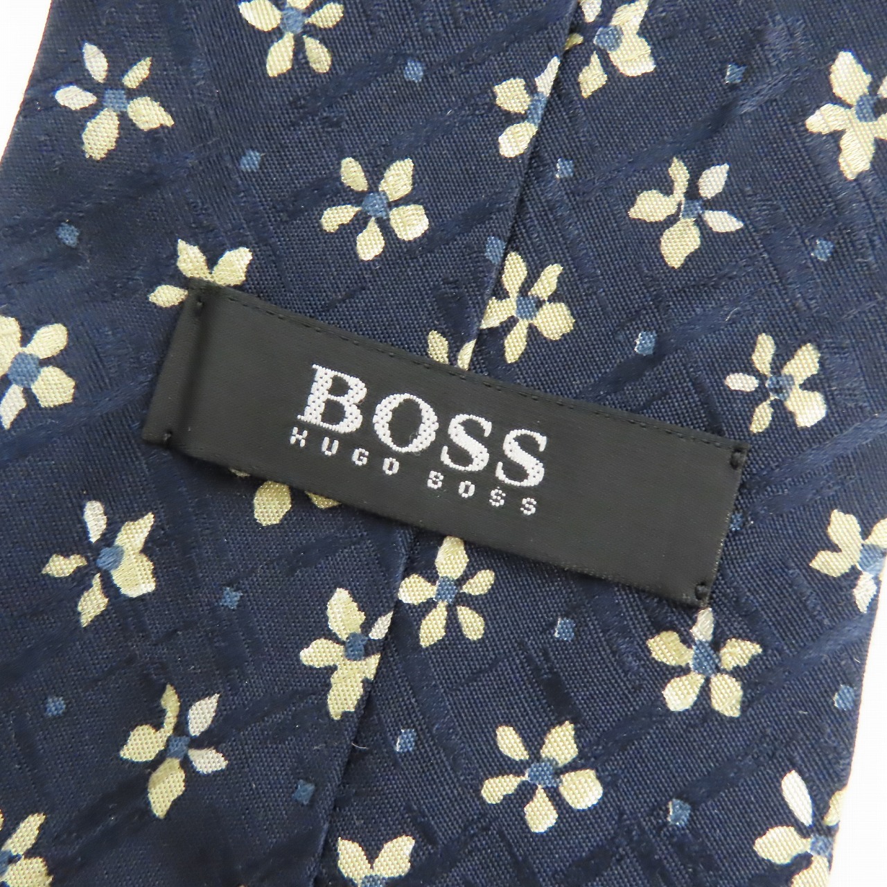 実際に弊社で買取させて頂いた【おまとめ10点】HUGO BOSS/ヒューゴボス  チェック/花柄 等 ネクタイの画像 4枚目
