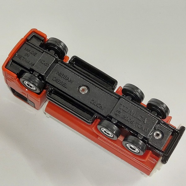 実際に弊社で買取させて頂いた【おまとめ11点】TOMICA/トミカ トミカ博 日産 ディーゼル クオン タンクローリー/非売品の画像 4枚目