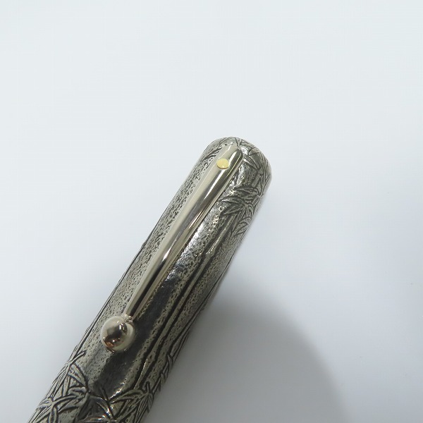 実際に弊社で買取させて頂いたSHEAFFER/シェーファー ROYAL SELANGOR PEWTER バンブー総彫り 万年筆 ペン先18K/750の画像 7枚目