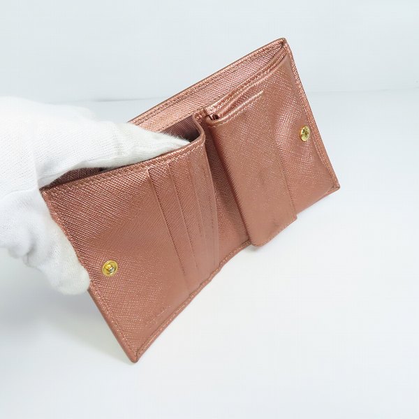 実際に弊社で買取させて頂いたPRADA/プラダ  2つ折り コンパクト 財布/ウォレットの画像 3枚目