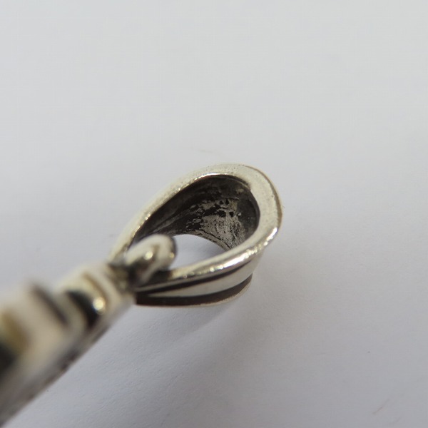 実際に弊社で買取させて頂いたSTANLEY GUESS/スタンリーゲス クロスwラージスカルペンダント チャームの画像 4枚目