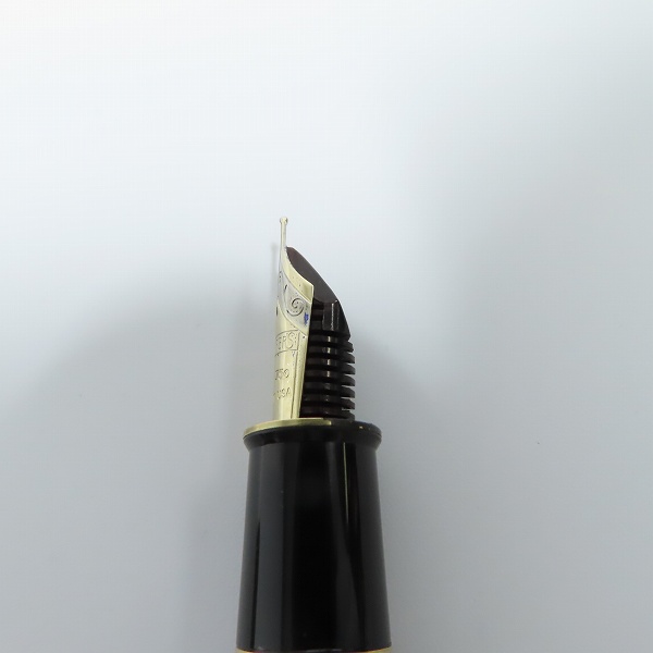 実際に弊社で買取させて頂いたSHEAFFER/シェーファー ROYAL SELANGOR PEWTER バンブー総彫り 万年筆 ペン先18K/750の画像 3枚目