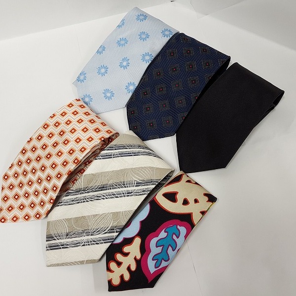 実際に弊社で買取させて頂いたHUGO BOSS/ヒューゴ ボス ゼニア スクエア/フラワー柄 等 ネクタイ おまとめ6点