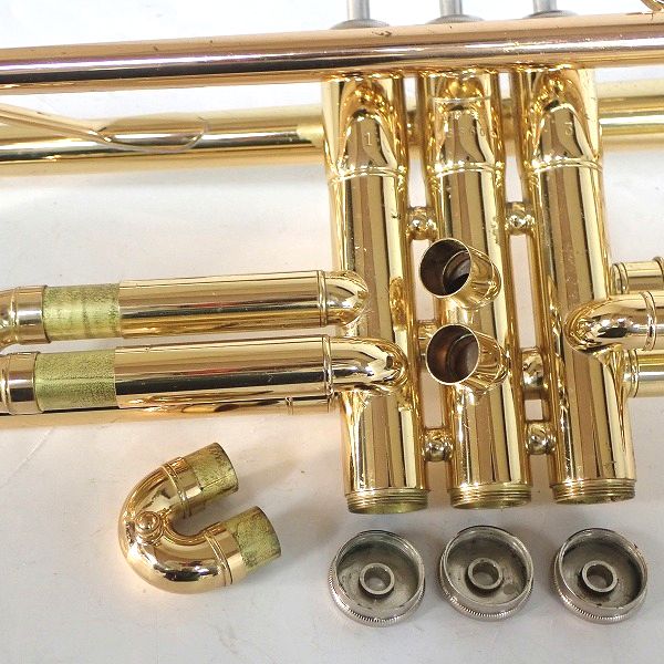 実際に弊社で買取させて頂いたYAMAHA/ヤマハ YTR-1335/YTR1335 トランペット ゴールド ハードケース付き の画像 5枚目