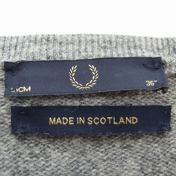 実際に弊社で買取させて頂いた FRED PERRY/フレッドペリー スコットランド製 ウールVネックニット/36の画像 2枚目