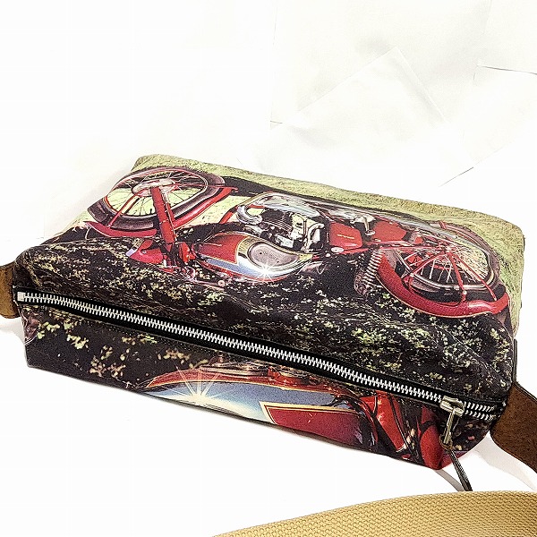 実際に弊社で買取させて頂いたPaul Smith/ポールスミス TRIUMPH 転写 ショルダーバッグの画像 2枚目
