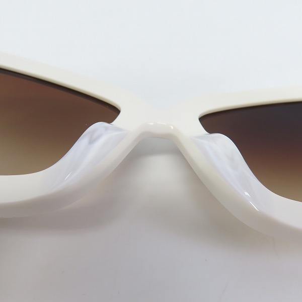 実際に弊社で買取させて頂いたCELINE/セリーヌ サングラス/メガネフレーム ホワイト CL400671の画像 3枚目