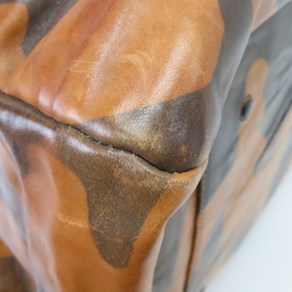 実際に弊社で買取させて頂いたDaniel&Bob/ダニエル＆ボブ 35周年 カモフラ柄/迷彩 レザーボストンバッグの画像 5枚目