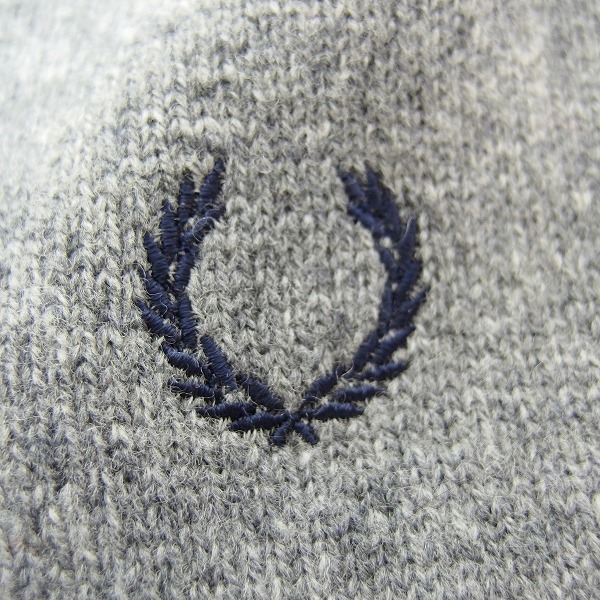 実際に弊社で買取させて頂いた FRED PERRY/フレッドペリー スコットランド製 ウールVネックニット/36の画像 3枚目