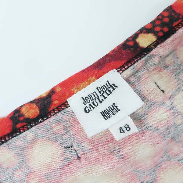 実際に弊社で買取させて頂いたJEAN PAUL GAULTIER HOMME/ジャンポールゴルチェオム 総柄 プリント 半袖 Tシャツ カットソー ブラック×レッド/48の画像 2枚目