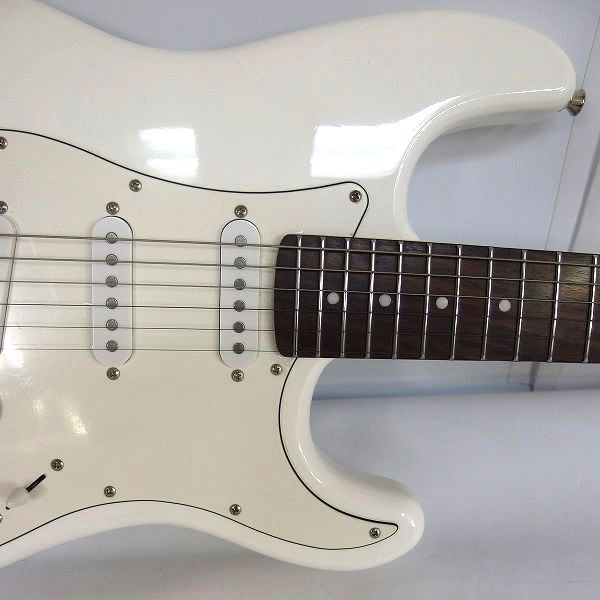 実際に弊社で買取させて頂いた★BUSKER'S/バスカーズ ストラトキャスターType ホワイト ソフトケース付の画像 4枚目