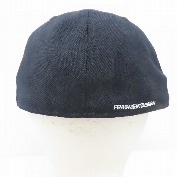 実際に弊社で買取させて頂いたFRAGMENT DESIGN×NEW ERA/フラグメントデザイン×ニューエラ FRG ロゴ刺繍 キャップ/7-1/2の画像 4枚目