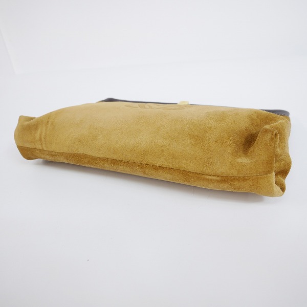 実際に弊社で買取させて頂いたLOEWE/ロエベ アナグラム ロゴ型押し スエード クラッチバッグの画像 2枚目