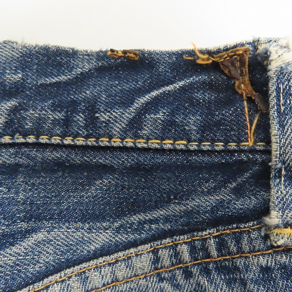 実際に弊社で買取させて頂いたLevis/リーバイス 501XX 革パッチ 両面BIG E/均等V/銅製隠しリベット ヴィンテージ デニムパンツの画像 2枚目