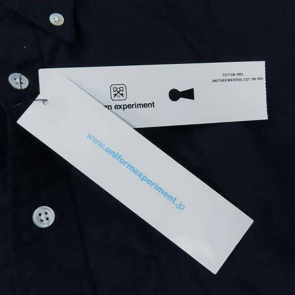 実際に弊社で買取させて頂いた【未使用】uniform experiment/ユニフォーム エクスペリメント 背面ストライプ 切替 長袖シャツ UE-120022/3の画像 6枚目