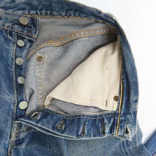 実際に弊社で買取させて頂いたLevis/リーバイス 501XX 革パッチ 両面BIG E/均等V/銅製隠しリベット ヴィンテージ デニムパンツの画像 3枚目