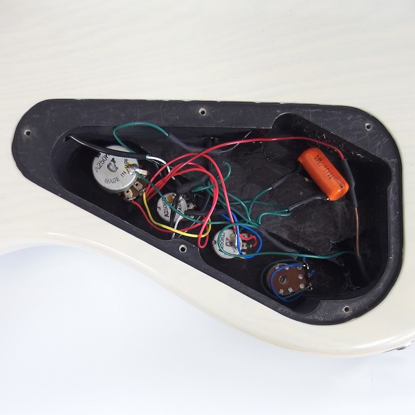 実際に弊社で買取させて頂いた★【難有り】Bacchus/バッカス GLOBAL Series ジャズベースType 5弦ベース ソフトケース付の画像 6枚目