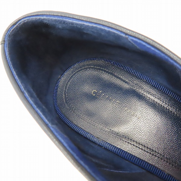 実際に弊社で買取させて頂いた【ギャラ付】CELINE/セリーヌ Vネック レザー パンプス 320273LPSC/38.5の画像 4枚目