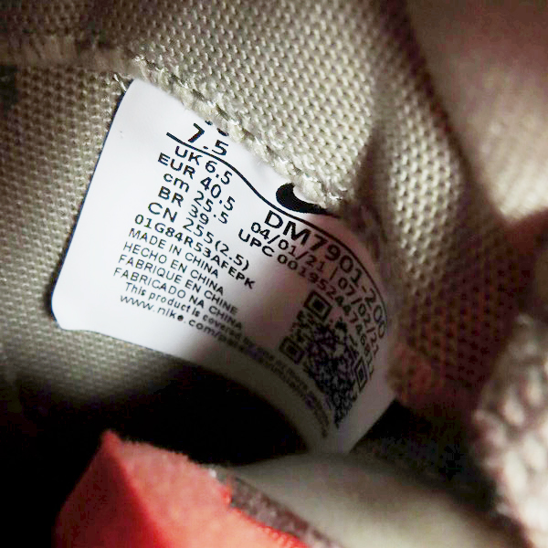 実際に弊社で買取させて頂いた【未使用】NIKE×SACAI×KAWS/ナイキ BLAZER LOW ブレーザー DM7901-200 /25.5の画像 5枚目