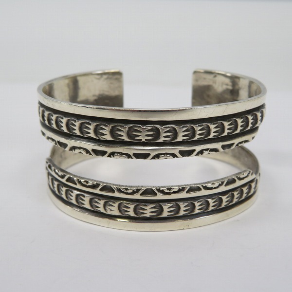 実際に弊社で買取させて頂いたnavajo/ナバホ族 Delayne Reeves ディレインリーブス 作 シルバー バングルの画像 1枚目