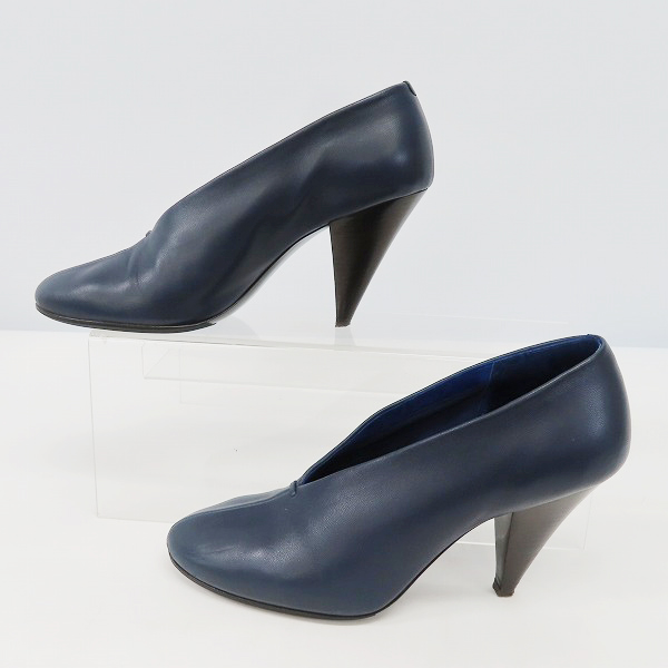 実際に弊社で買取させて頂いた【ギャラ付】CELINE/セリーヌ Vネック レザー パンプス 320273LPSC/38.5の画像 3枚目