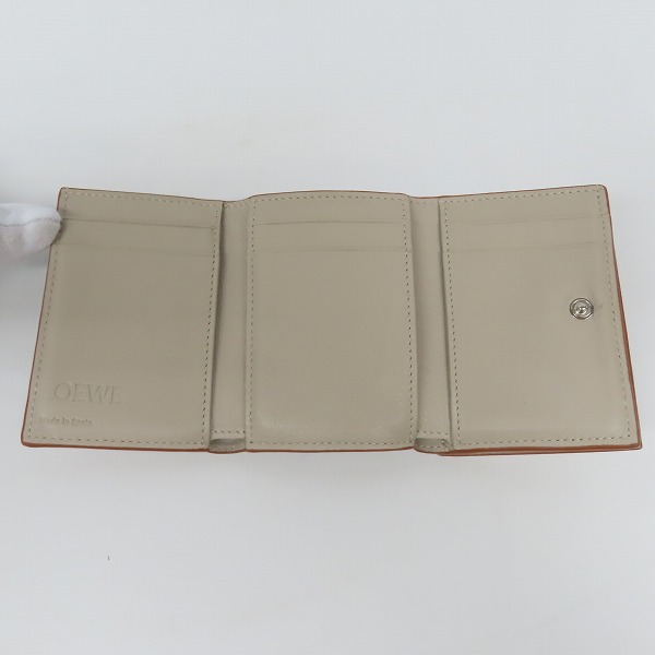 実際に弊社で買取させて頂いたLOEWE/ロエベ アナグラム トライフォールド ウォレットペブル グレイン カーフ C821TR2X02の画像 3枚目