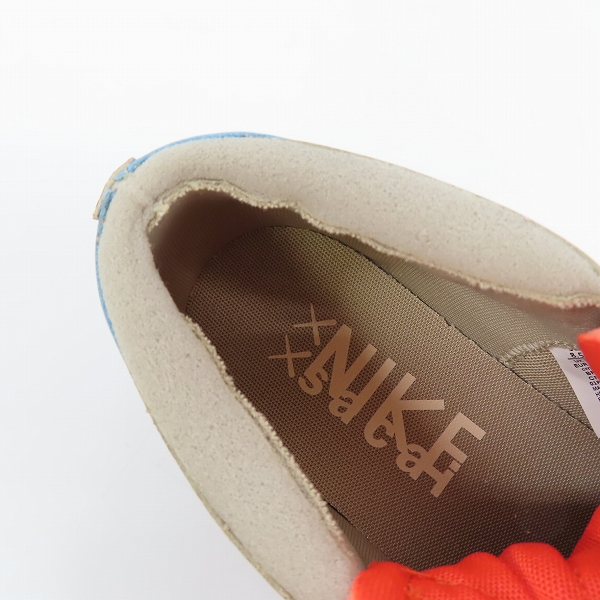 実際に弊社で買取させて頂いた【未使用】NIKE×SACAI×KAWS/ナイキ×サカイ×カウズ BLAZER LOW/ブレーザーロー DM7901-200/26.5の画像 4枚目