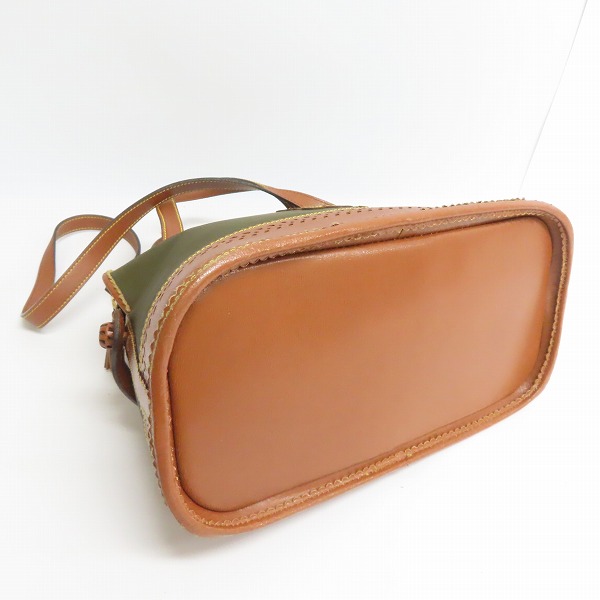 実際に弊社で買取させて頂いたLOEWE/ロエベ ヴィンテージ 内総柄 アナグラム キャンバス×レザー ショルダーバッグの画像 2枚目