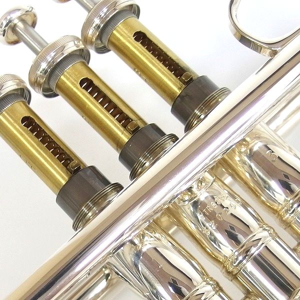 実際に弊社で買取させて頂いた★【難有り】YAMAHA/ヤマハ Xenoシリーズ YTR-8335S/YTR8335S トランペット 銀メッキ仕上げ ハードケース付の画像 5枚目