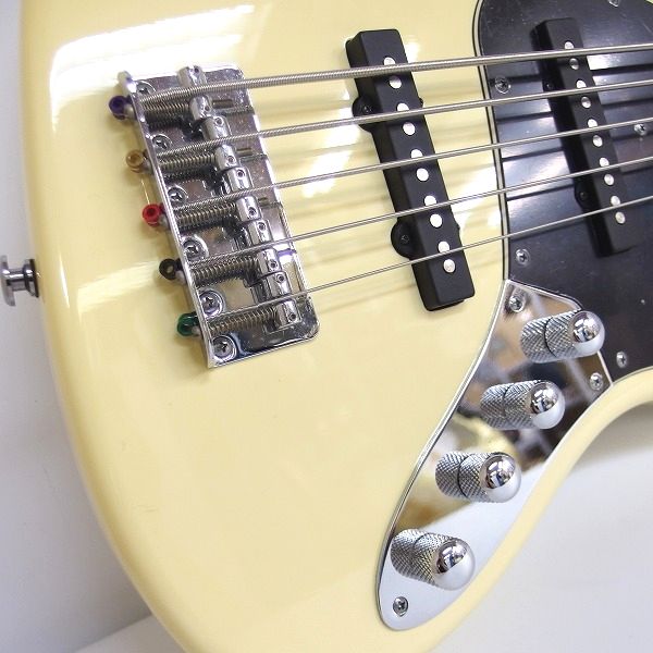 実際に弊社で買取させて頂いた★Bacchus/バッカス Universe Series BJB5-550 OW ジャズベType 5弦ベース プリアンプ内蔵 ソフトケース付の画像 6枚目