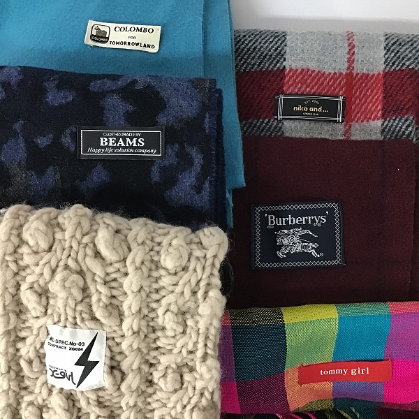 実際に弊社で買取させて頂いた【おまとめ品/未使用品含む】ラルフローレン/バーバリー/ニコアンド 他 ストール/マフラー/手袋/ひざ掛け 等の画像 1枚目