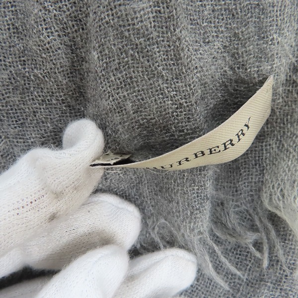実際に弊社で買取させて頂いたBURBERRY/バーバリー チェック柄 大判ストール グレー系の画像 2枚目