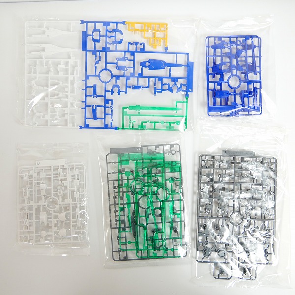 実際に弊社で買取させて頂いた【未組立】バンダイ RG 1/144 シャア専用ザク/ガンダムエクシア/ダブルオークアンタ/3点セット/ガンダム/00/ガンプラの画像 6枚目