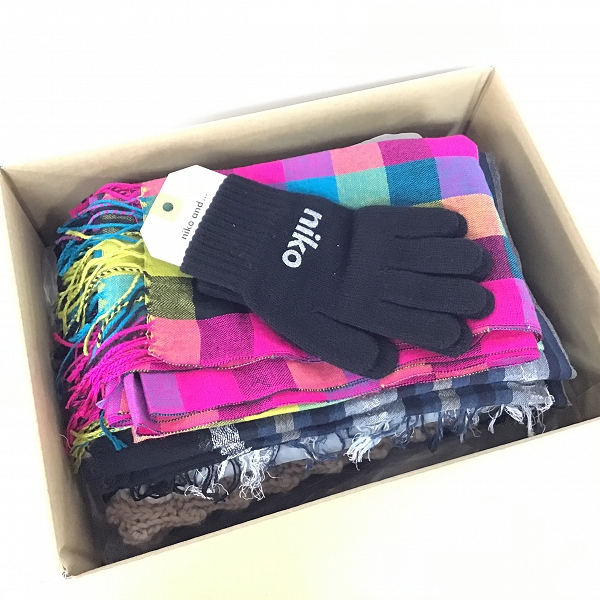 実際に弊社で買取させて頂いた【おまとめ品/未使用品含む】ラルフローレン/バーバリー/ニコアンド 他 ストール/マフラー/手袋/ひざ掛け 等