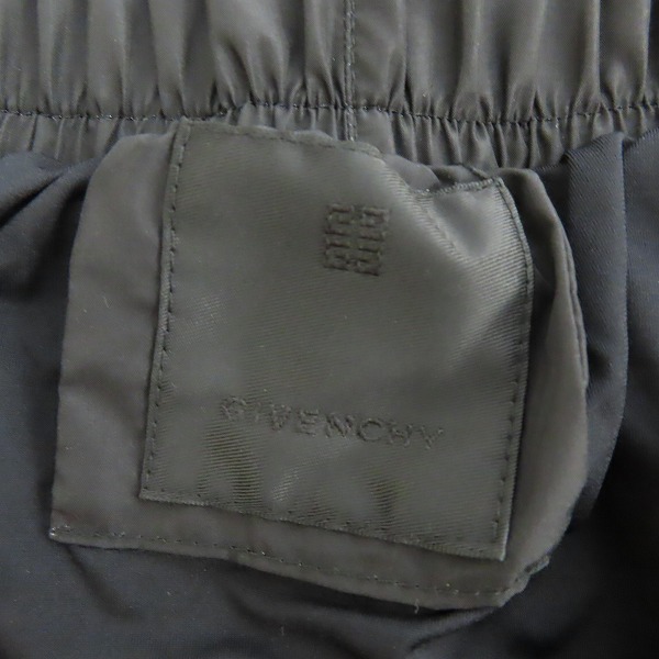 実際に弊社で買取させて頂いたGivenchy /ジバンシィ 4Gリベット スイムショーツ/スイムパンツ BMA00P1YAJ /Lの画像 2枚目