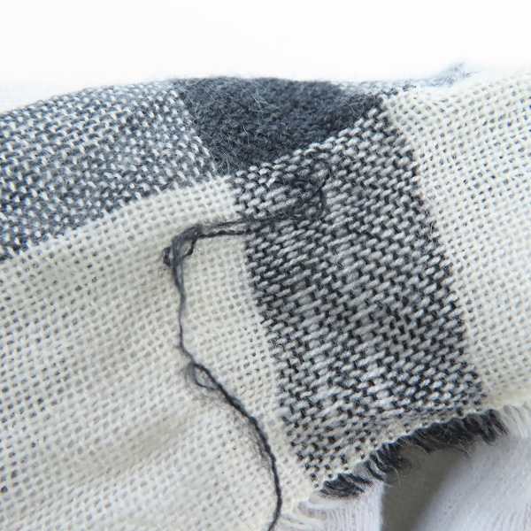 実際に弊社で買取させて頂いたBURBERRY/バーバリー  チェック柄ストール ホワイト系の画像 2枚目