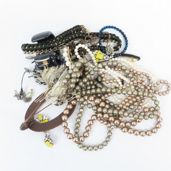 実際に弊社で買取させて頂いた【おまとめ品】ジバンシー/ピンキー＆ダイアン他 ネックレス/イアリング等 レディース アクセサリー