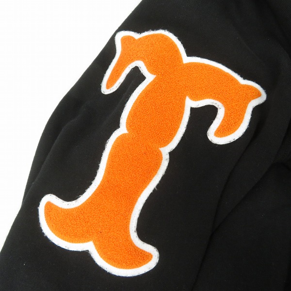 実際に弊社で買取させて頂いたBURBERRY/バーバリー アーム レターグラフィックロゴ プルオーバー パーカー/フーディー ブラック 8042699/XLの画像 7枚目