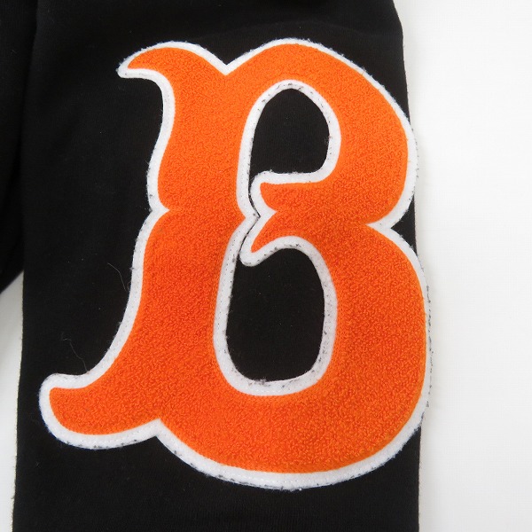 実際に弊社で買取させて頂いたBURBERRY/バーバリー アーム レターグラフィックロゴ プルオーバー パーカー/フーディー ブラック 8042699/XLの画像 6枚目