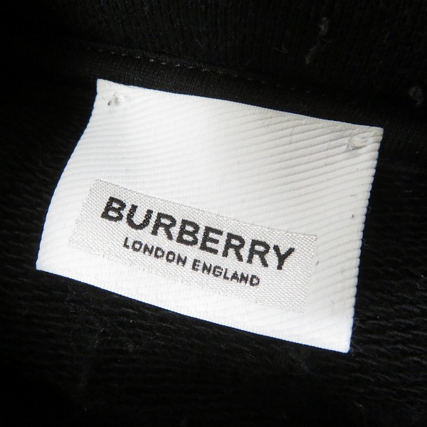 実際に弊社で買取させて頂いたBURBERRY/バーバリー アーム レターグラフィックロゴ プルオーバー パーカー/フーディー ブラック 8042699/XLの画像 2枚目