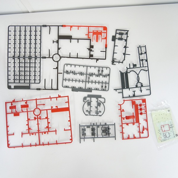 実際に弊社で買取させて頂いた【完成品/ジャンク】BANDAI/バンダイ MG 1/100 ザクII ジョニー・ライデン少佐機/ガンプラ/ガンダムの画像 7枚目