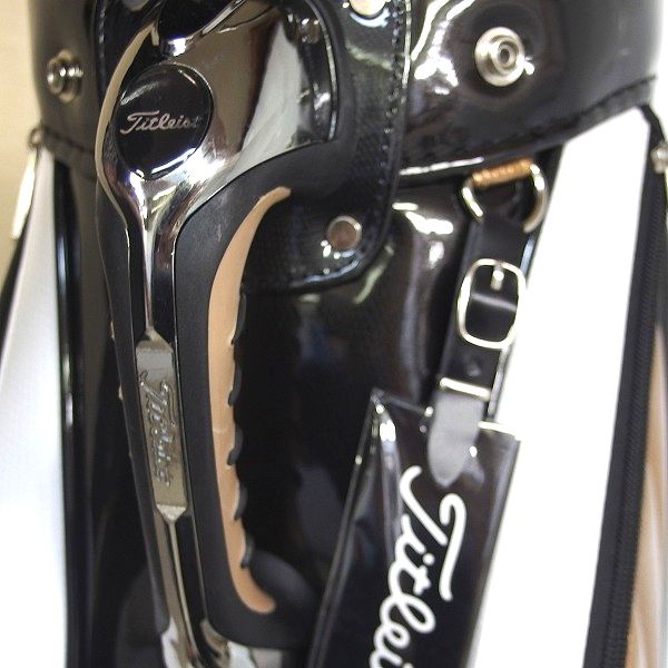 実際に弊社で買取させて頂いた【未使用/フード無し】Titleist/タイトリスト CB5V1 Pro V1 9.5型キャディバッグ 限定モデル ブラックｘゴールドの画像 5枚目